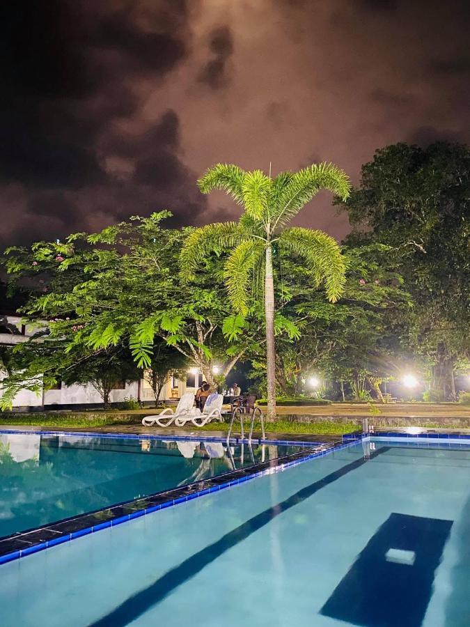 Randiyaepiliyagoda Resort 아비사웰라 외부 사진