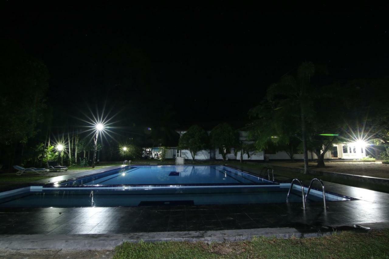 Randiyaepiliyagoda Resort 아비사웰라 외부 사진